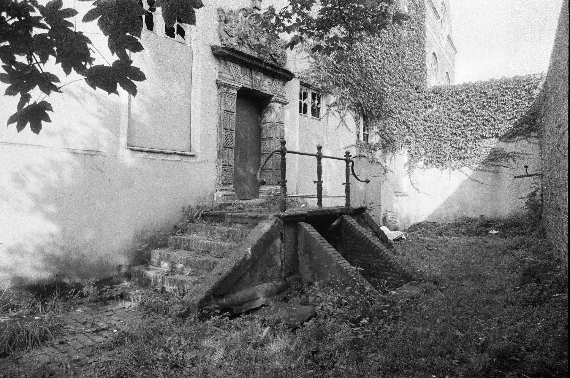 03-fotos_vor_sanierung_1986_2.jpg