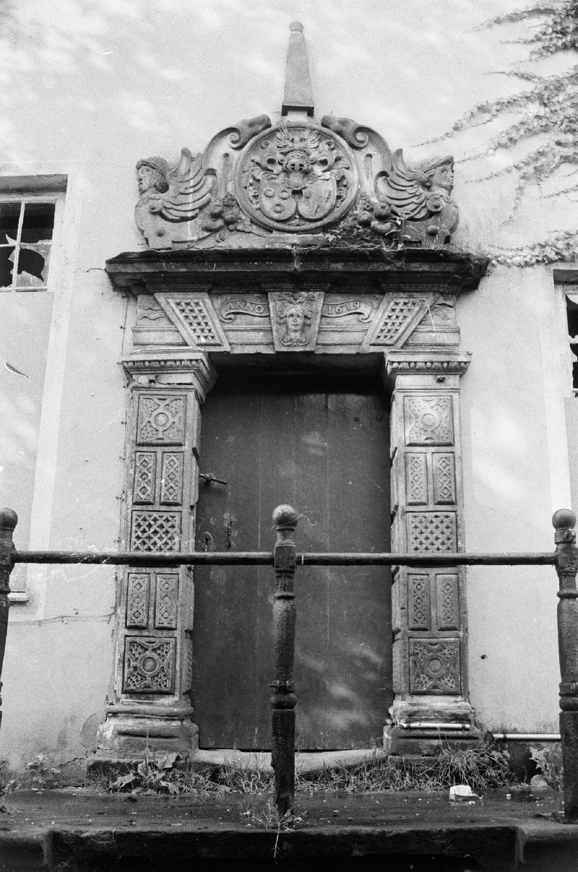 04-fotos_vor_sanierung_1986_1.jpg